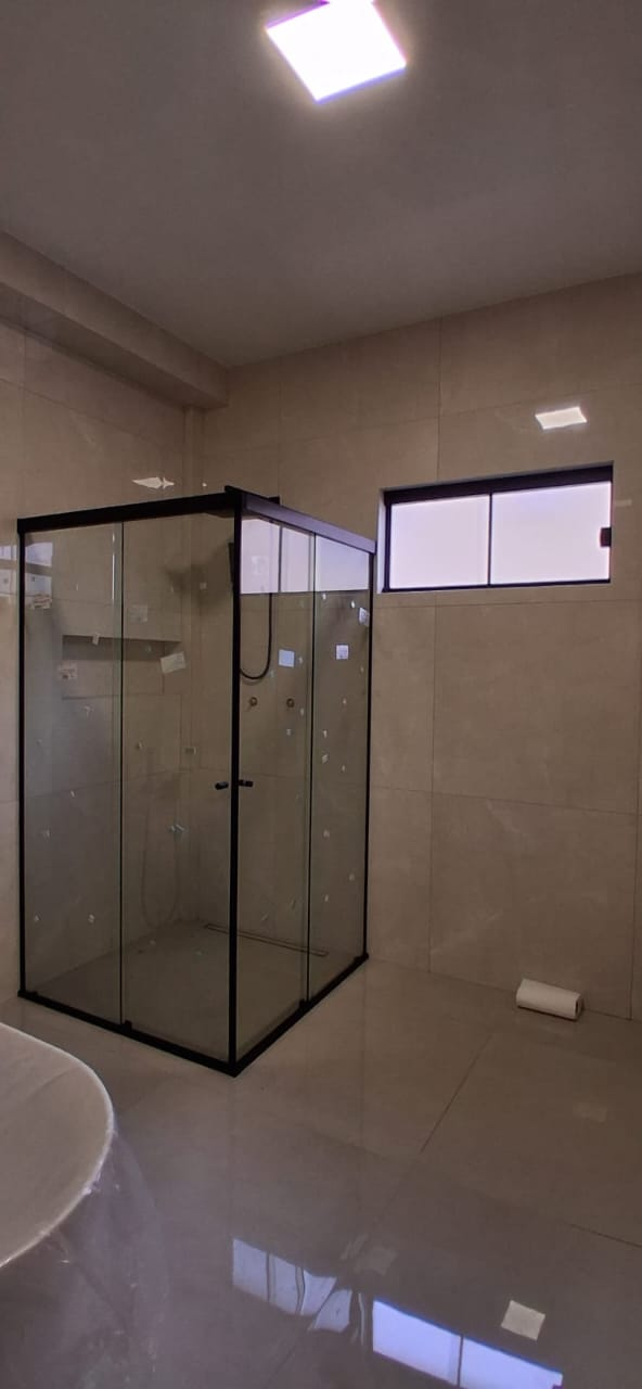 Box de vidro instalado em banheiro